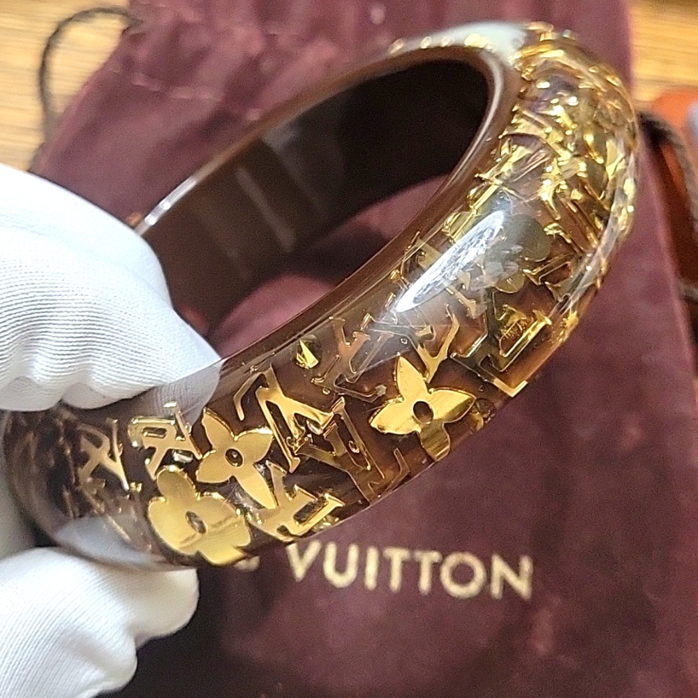 LOUIS VUITTON WIDER INCLUSION RESIN BANGLE